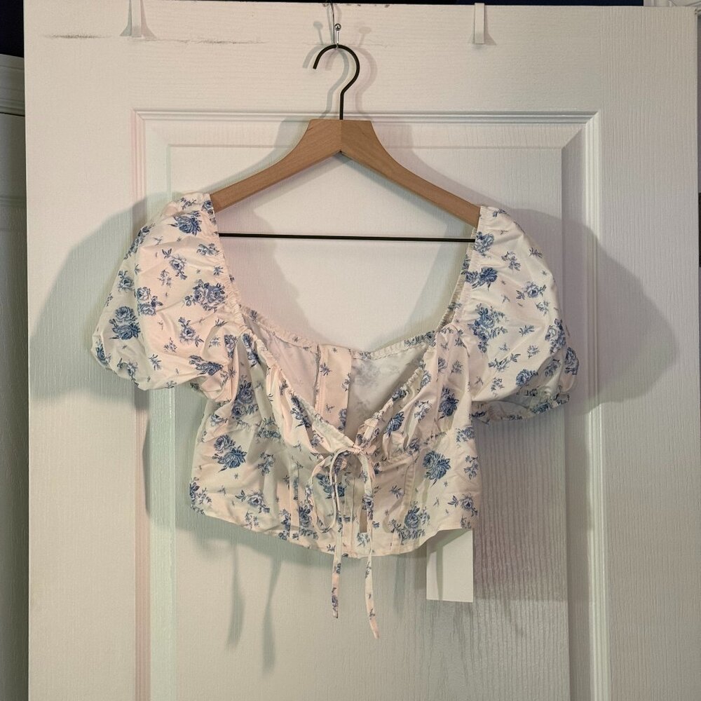 NWT - Verdusa - Blue & White Crop Top - Size Medium